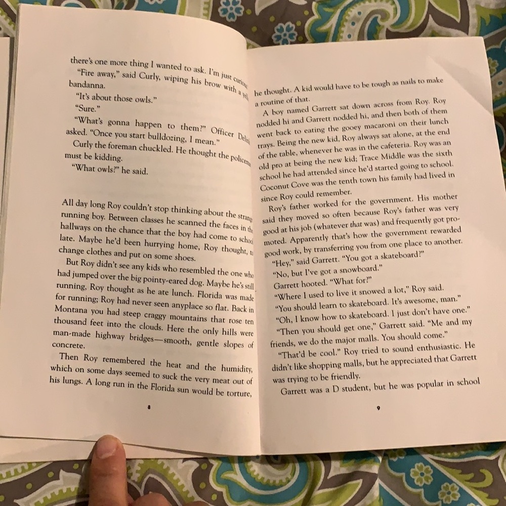 The book Hoot by Carl Hiaasen - Picture 6 of 6